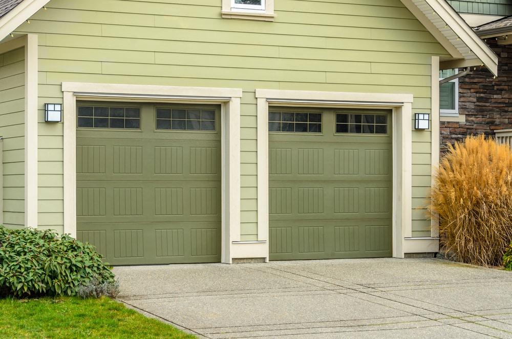shutterstock_383219290 garage door repair