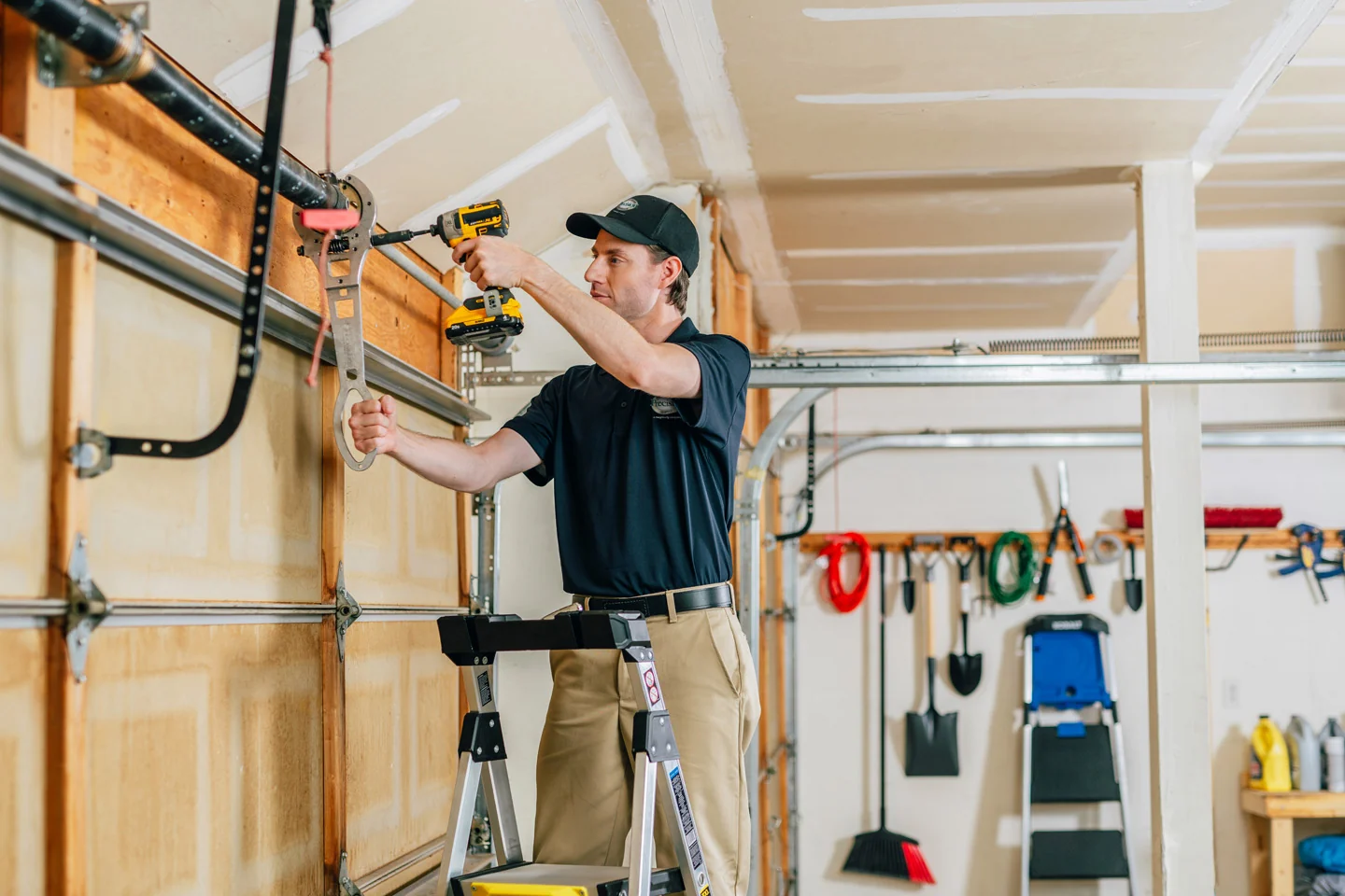 Emergency Garage Door Repair in Bakersfield: What to Do First