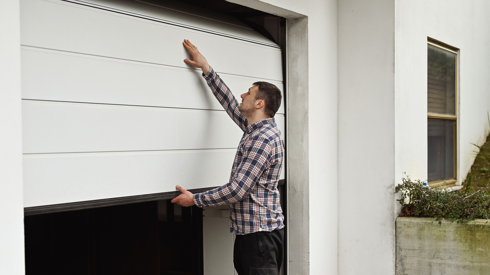 Best Garage Door Openers for Bakersfield Homes in 2026